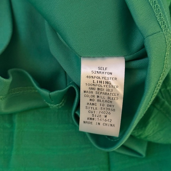 👗💚 She + Sky Vibrant Green Dress - Picture 4 of 5